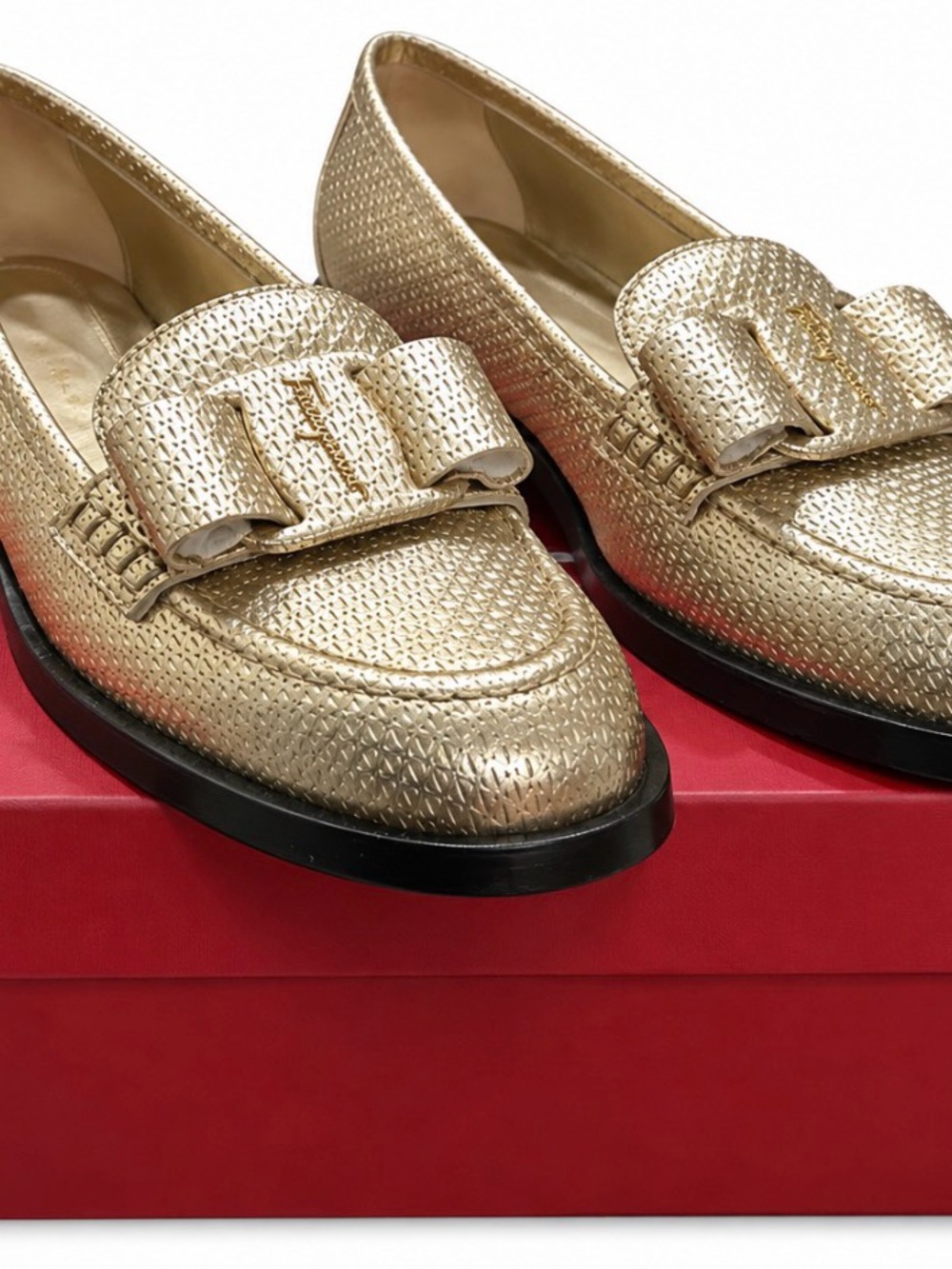 Salvatore Ferragamo Women's Gold and Cream Loafers Size 8